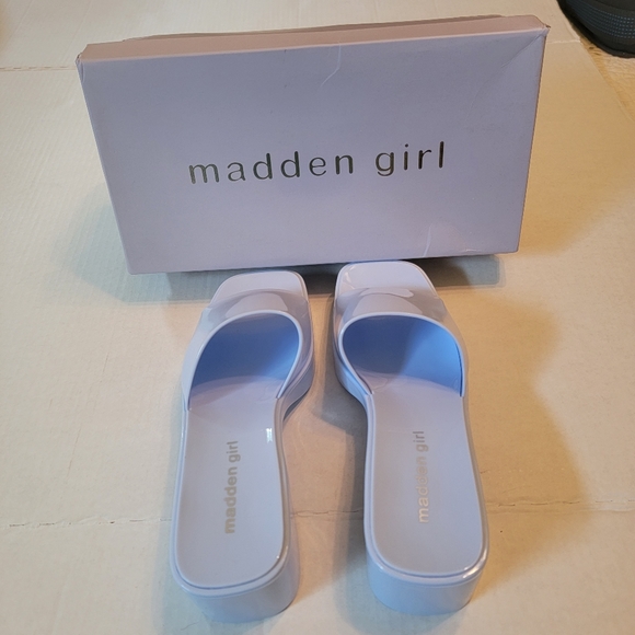 NWOT Madden Girl light blue slip on strap shoes. Size 8 - Picture 6 of 7